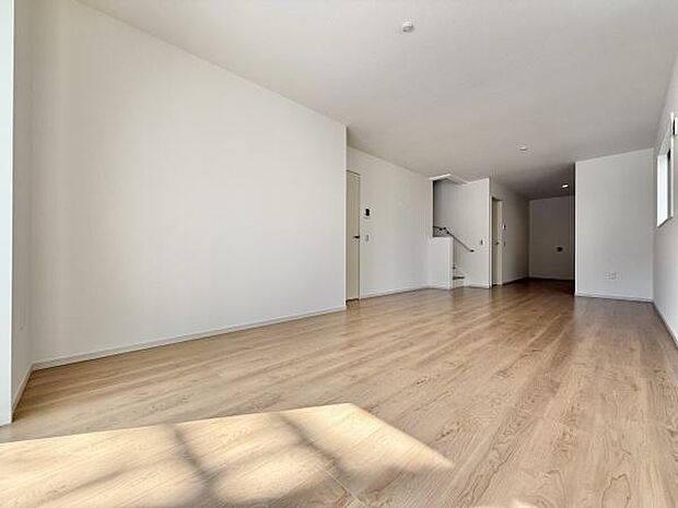 18.35帖のリビングダイニング。リビングは家族のオアシスへ毎日家族が笑顔で生活する空間であるリビング。