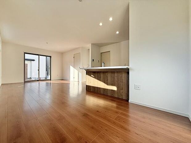 18.2帖のリビングダイニング。リビングは家族のオアシスへ毎日家族が笑顔で生活する空間であるリビング。