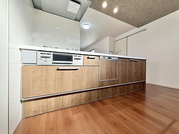 日当たりもよく明るいキッチンですのでお料理も気分よくできそうです!