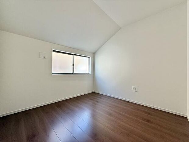 ベッドや机の配置もしやすく好きなものを飾る楽しみもあるお部屋♪お好みの部屋を自由につくることができます!