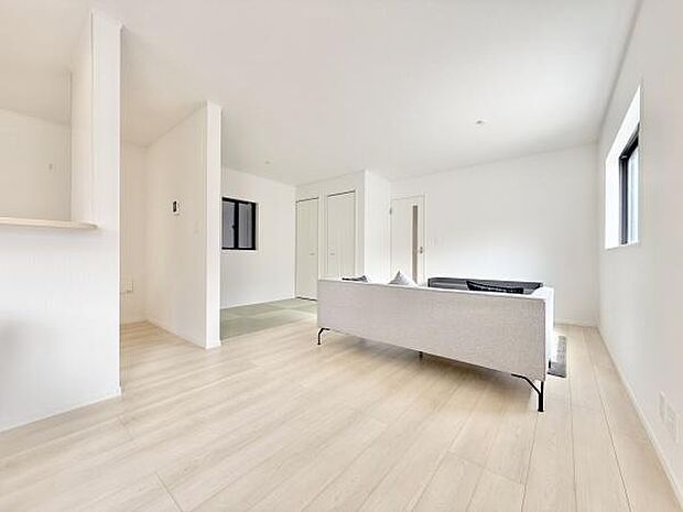 室内にいても、たっぷりの陽光と爽やかな風を感じて頂けます！ご家族と穏やかに過ごす、心地の良い時間が流れます。