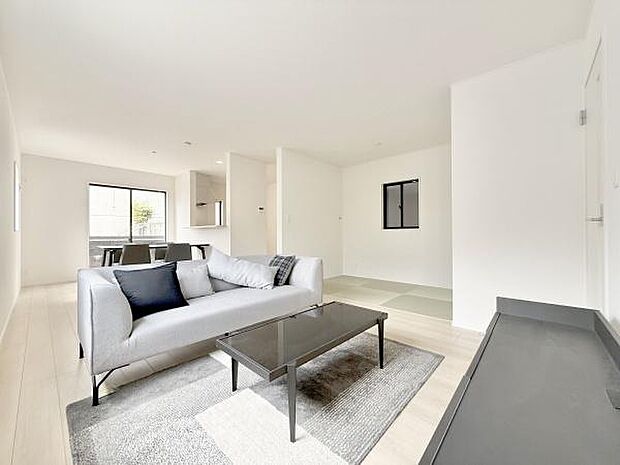 21帖のリビングダイニング。リビングは家族のオアシスへ毎日家族が笑顔で生活する空間であるリビング。