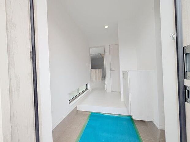 シュークロークもあるので、靴がたくさんあっても安心！気持ちの良い朝は、毎日ここからスタートしていきます♪