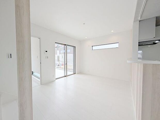 室内にいても、たっぷりの陽光と爽やかな風を感じて頂けます！ご家族と穏やかに過ごす、心地の良い時間が流れます。