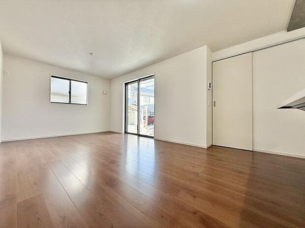 大切なご家族が集まるからこそＬＤＫはこだわりたい！休日はおひさまの光をたっぷりと取りこめるリビングでゆったりと過ごしませんか？