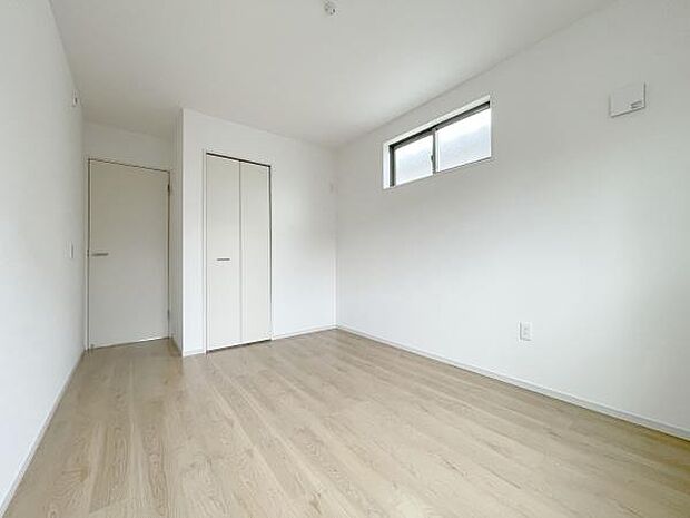 充分な広さと収納機能を備えた部屋はお子様の自発性と成長を促します。お子様の成長を支える、勉強や好きなことに没頭する学びの空間にどうぞ。