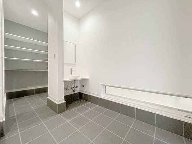 シューズクローゼットで散らかりがちな玄関もスッキリ！気持ちの良い朝は、毎日ここからスタートしていきます♪