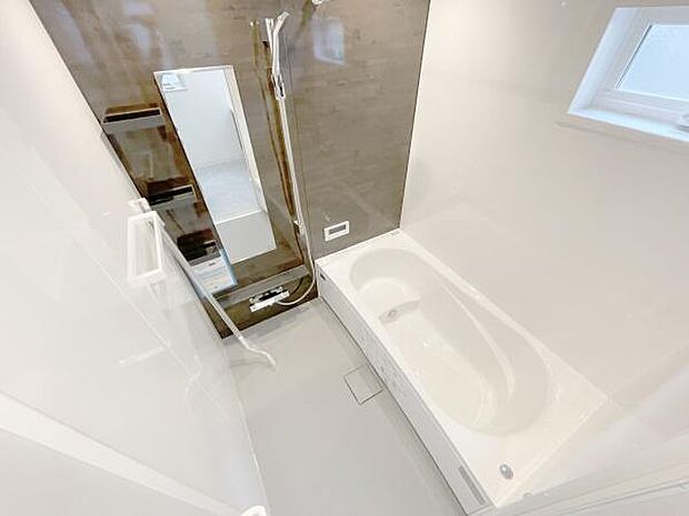 日頃の疲れを癒すにはもってこいの落ち着いた雰囲気のバスルームになります♪