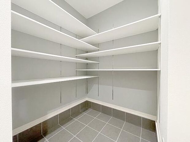 収納力たっぶりのシューズクローゼットです!!