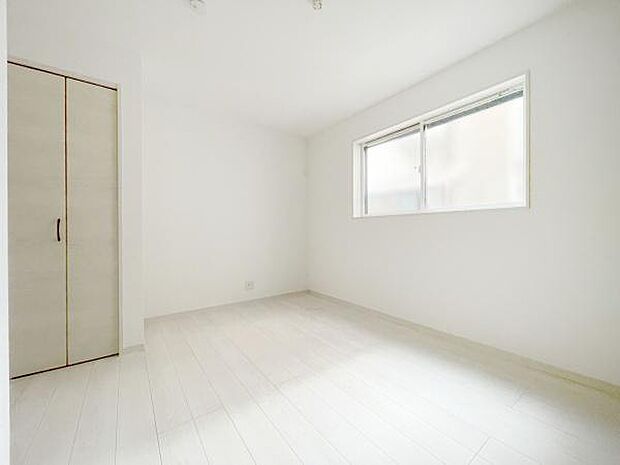 明るい陽射しが射し込む心地良い空間です♪