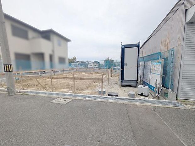 全面道路:幅員約4.5m!前面道路は交通量も少なく、安心してお住まい頂けます!