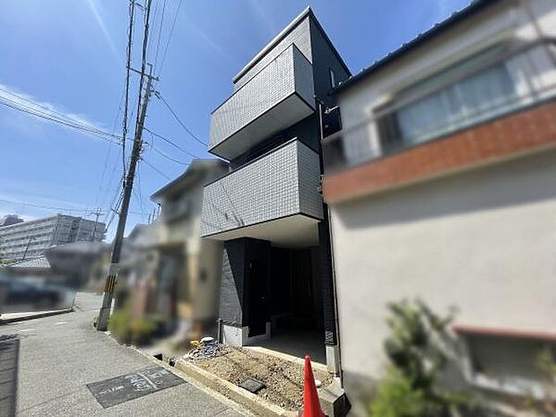 周辺には、コンビニやスーパーなどの生活に便利な施設が揃っております♪