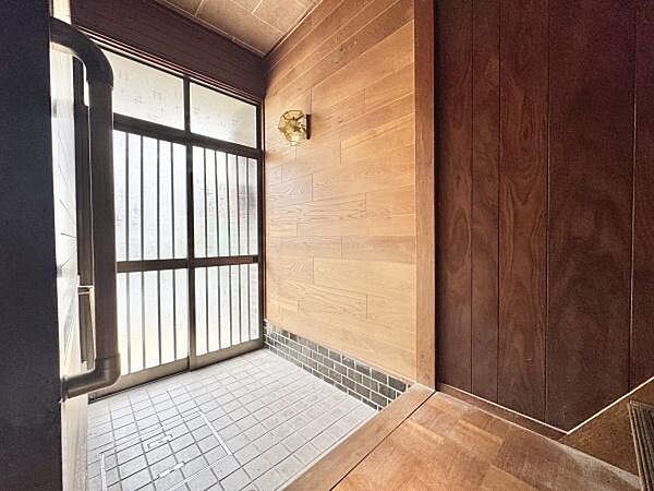 気持ちの良い朝は、毎日ここからスタートしていきます♪散らかりがちな玄関まわりも、豊富な収納を用意すればいつもすっきりします！