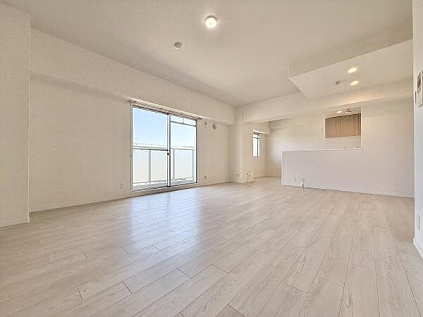 室内にいても、たっぷりの陽光と爽やかな風を感じて頂けます！ご家族と穏やかに過ごす、心地の良い時間が流れます。