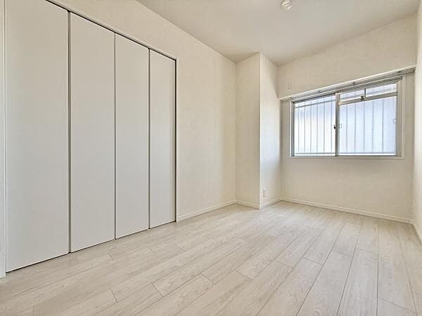 全居室には収納を完備！普段使いのお洋服や小物はもちろん、季節物のお洋服などもしっかりと整理整頓おしまい頂けます。居室空間をより広く隅々までお使いいただけますね♪