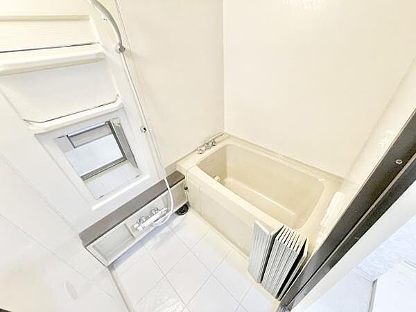 日頃の疲れを癒すにはもってこいの落ち着いた雰囲気のバスルームになります♪