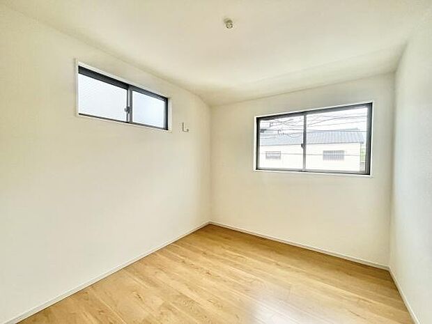 2面採光なので、日差しを長時間受ける事が出来る暖かいお部屋です。