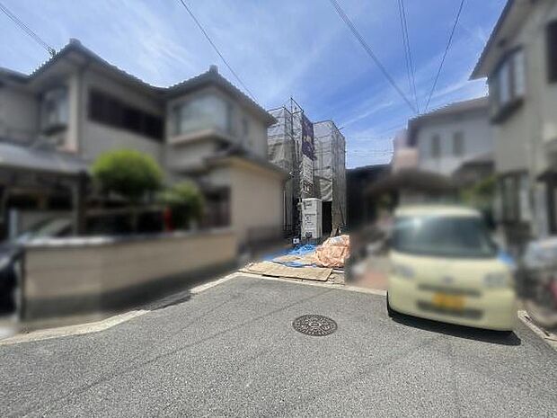 スーパーや小・中学校など生活施設が近くに揃う好立地！