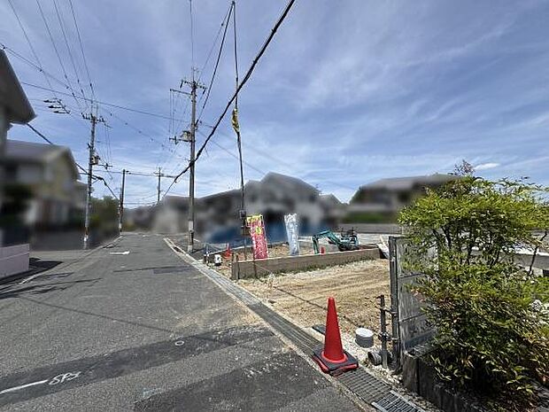全面道路：幅員約6.08ｍ！前面道路は交通量も少なく、安心してお住まい頂けます!