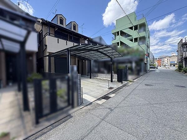 周辺には、コンビニやスーパーなどの生活に便利な施設が揃っております♪