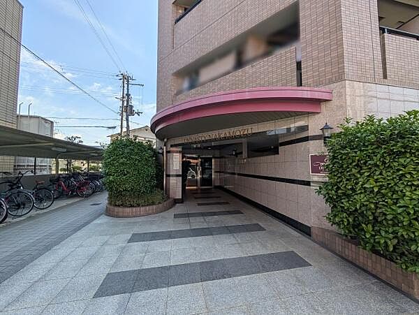 流行に左右されず、将来にわたって価値が継続する「上質」な佇まい。親しみやすさといった暮らしを豊かにしてくれる住空間です。