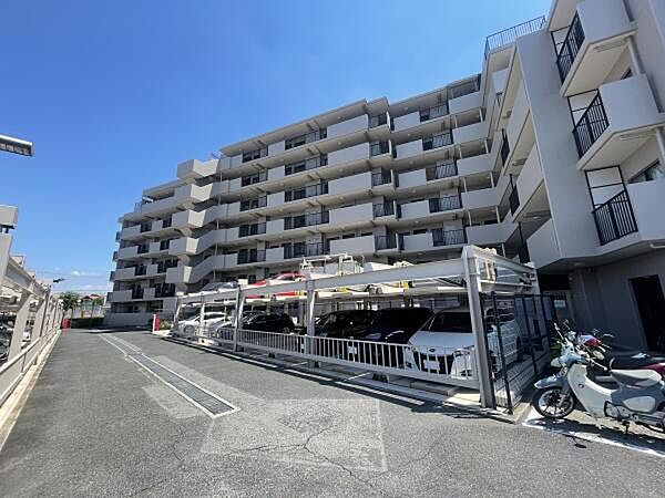 お車の出し入れも楽々ですね♪現地駐車場部分になります！駐車場空有です！