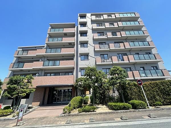 毎日のお散歩も快適なエリアで、ゆとりある住環境が整っています。
