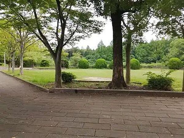 城山公園まで1100m