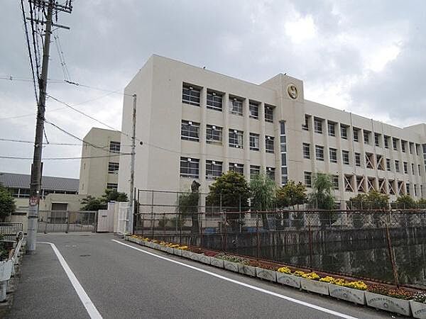 松原市立松原第六中学校まで1400m