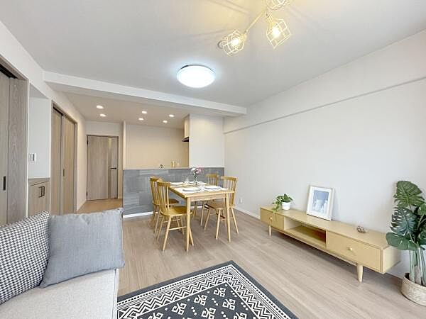 家族の一体感を感じられるLDK！家族と過ごす時間を大切にする方にぴったりの住空間です♪