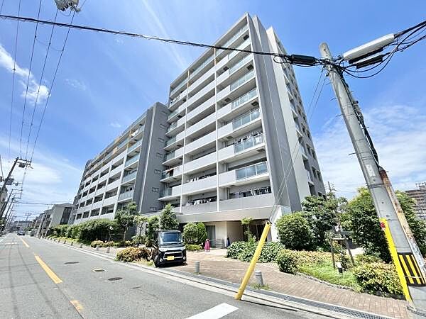 周辺には、コンビニやスーパーなどの生活に便利な施設が揃っております♪