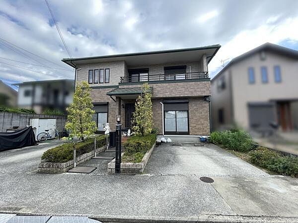 お車の出し入れも楽々ですね♪お車3台(車種制限有)駐車可能です！