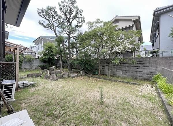 お庭があることで、家の周囲に障害物が少なくなり、建物全体に自然光を取り入れやすくなります！