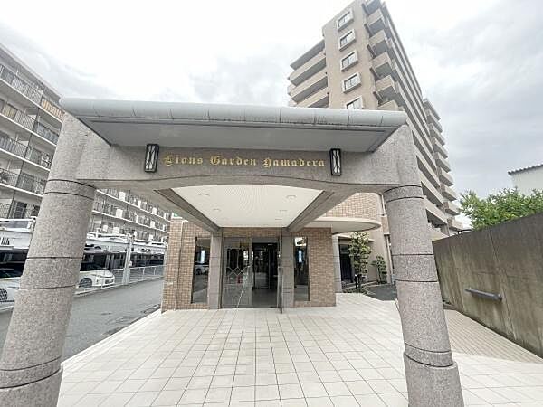 流行に左右されず、将来にわたって価値が継続する「上質」な佇まい。親しみやすさといった暮らしを豊かにしてくれる住空間です。