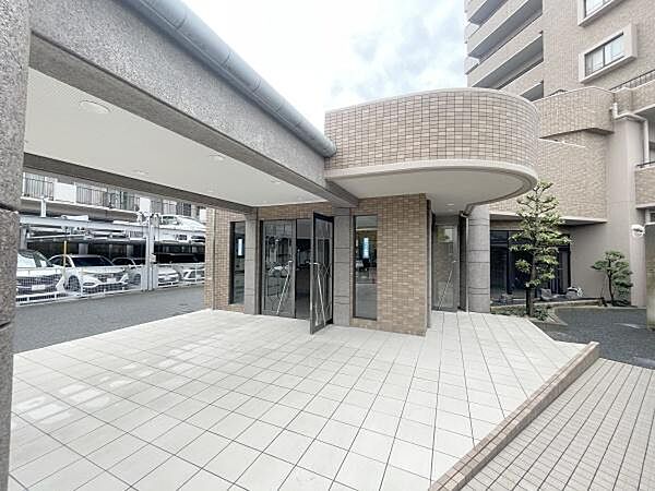 「初めまして！」が集まる分譲マンション。たくさんの子供たちが年齢を問わずに、仲良く一緒に成長できるのは大型分譲マンションの特徴ですね。