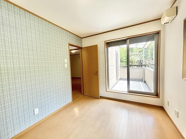 充分な広さと収納機能を備えた部屋はお子様の自発性と成長を促します。お子様の成長を支える、勉強や好きなことに没頭する学びの空間にどうぞ。
