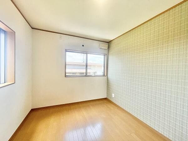 2面採光なので、日差しを長時間受ける事が出来る暖かいお部屋です。