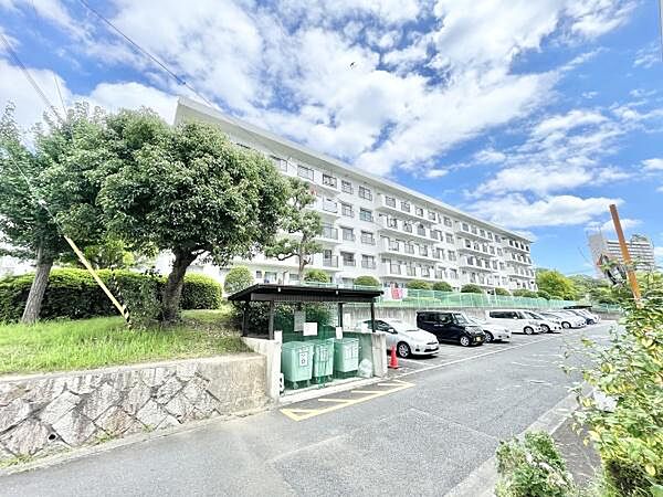 毎日のお散歩も快適なエリアで、ゆとりある住環境が整っています。