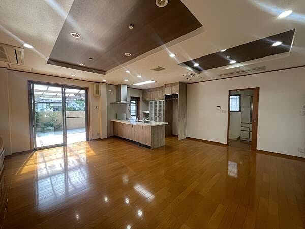 23.5帖のリビングダイニング。リビングは家族のオアシスへ毎日家族が笑顔で生活する空間であるリビング。