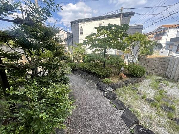 お庭があることで、家の周囲に障害物が少なくなり、建物全体に自然光を取り入れやすくなります！