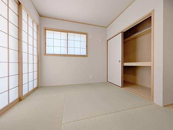 畳の上で横になったりとご家族のリラックススペースになりそうです♪