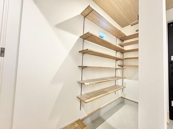 収納力たっぶりのシューズクローゼットです!!