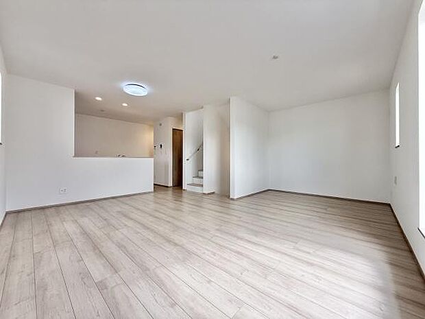ここにはみんなが集い、食事と楽しい会話が始まる。話に夢中になりすぎて、ついつい時を忘れてしまう。そんな束の間の幸せを感じさせてくれる場所。