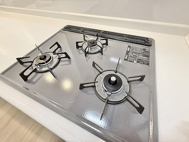 三口コンロでお料理がはかどりますね♪お料理も気分よくできそうです!