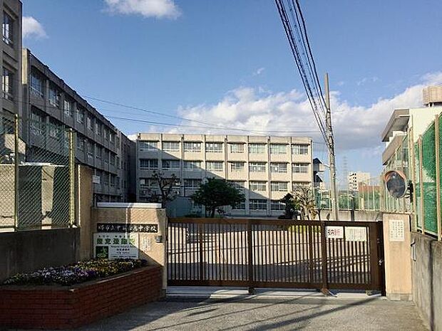 堺市立中百舌鳥中学校まで2000m