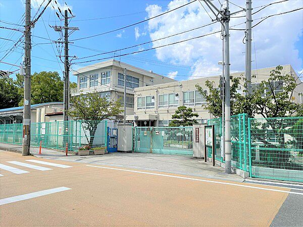 堺市立八下中学校まで2200m