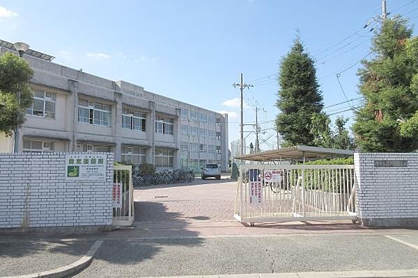 堺市立津久野中学校まで1400m