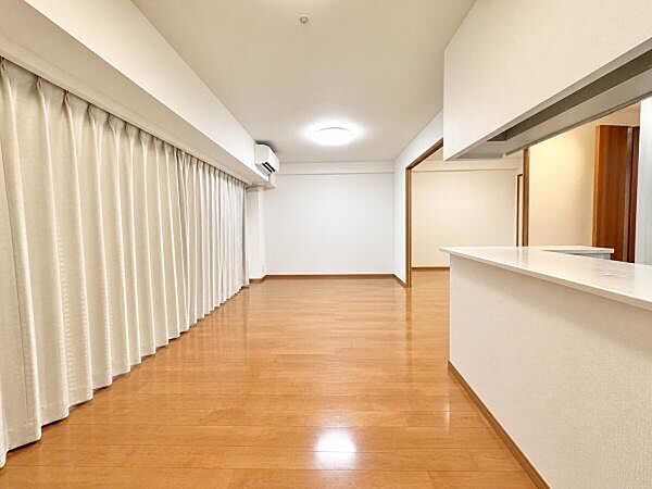 キッチンからはリビングが一望でき、小さい子供さんも目が行き届きますね！
