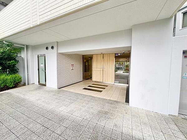 流行に左右されず、将来にわたって価値が継続する「上質」な佇まい。親しみやすさといった暮らしを豊かにしてくれる住空間です。