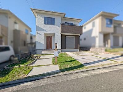 外観:南海泉北線「泉ヶ丘」駅、南海バス乗車13分「妙見下(タマタウン堺・泉ヶ丘前」下車徒歩約6分。閑静な住宅街で小さなお子様がいらっしゃるご家庭でも安心してお住まい頂けます!! 外観:南海泉北線「泉ヶ丘」駅、南海バス乗車13分「妙見下(タマタウン堺・泉ヶ丘前」下車徒歩約6分。閑静な住宅街で小さなお子様がいらっしゃるご家庭でも安心してお住まい頂けます!!